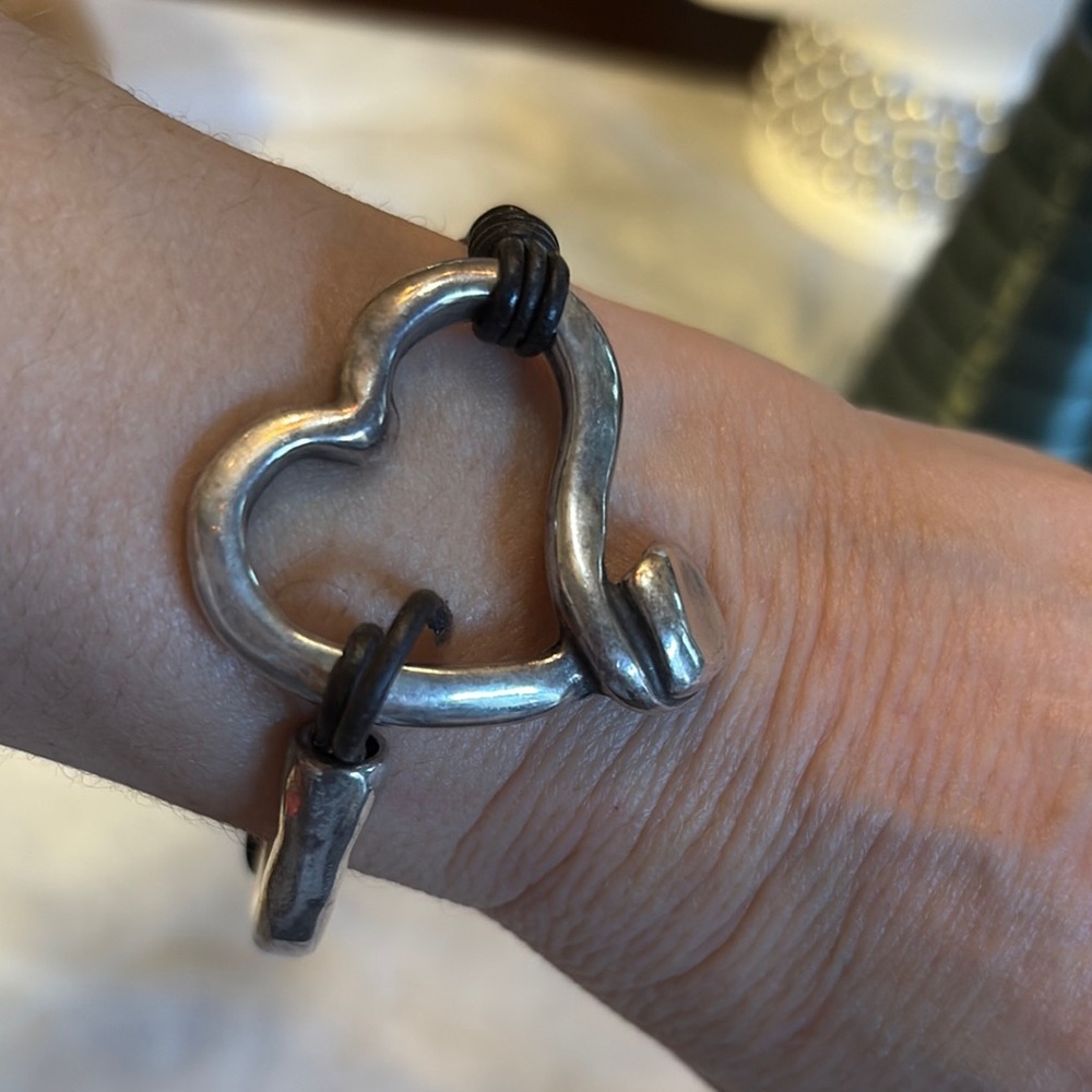 🤍 UNo de 50 Leather and silver brass heart bracelet